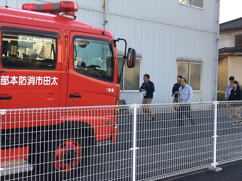避難訓練_消防車